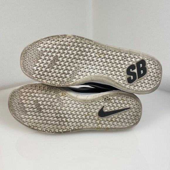 Nike SB Nyjah Free 2 Men’s Size 11 Black White *Ripped Lace Loop - Picture 9 of 9